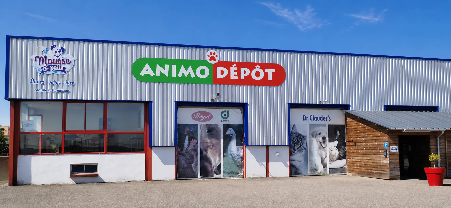 Façade du magasin Animo Dépôt Courbépine Bernay