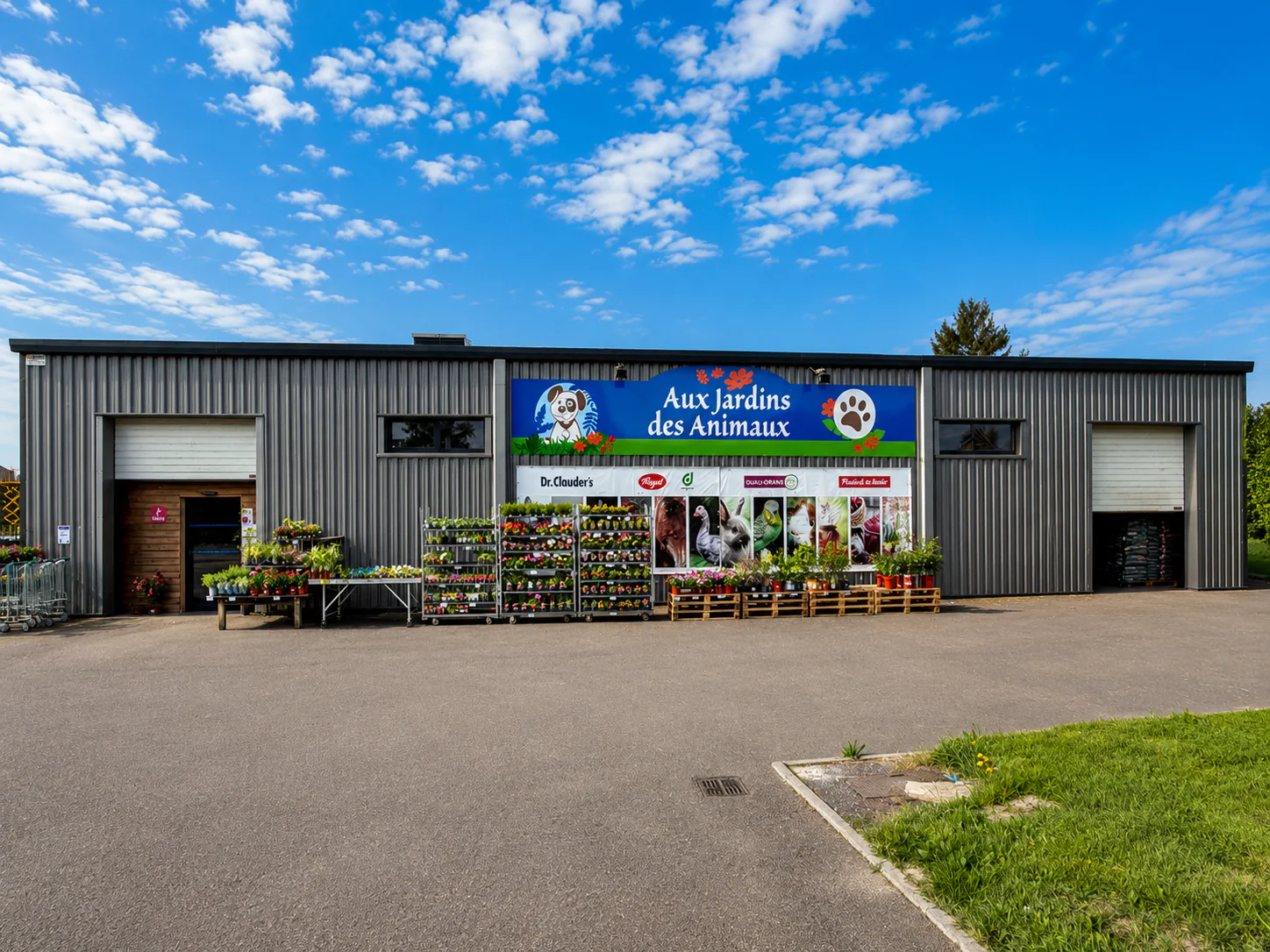 Façade du magasin Aux Jardins des Animaux La Trinité-de-Thouberville
